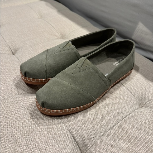 TOMS Women's Olive Green Slip-On Shoes - Picture 1 of 4